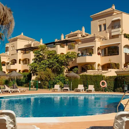 Newly Renovated With Large Private And Glazed Terrace, Close To The In Elviria, East *