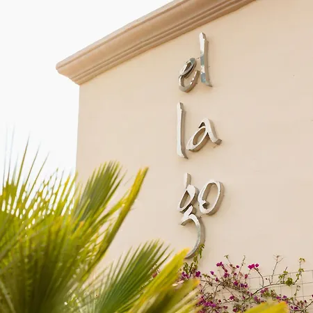 Apartment Newly Renovated With Large Private And Glazed Terrace, Close To The In Elviria, East