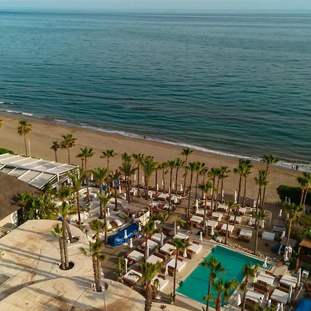 Newly Renovated With Large Private And Glazed Terrace, Close To The In Elviria, East Marbella