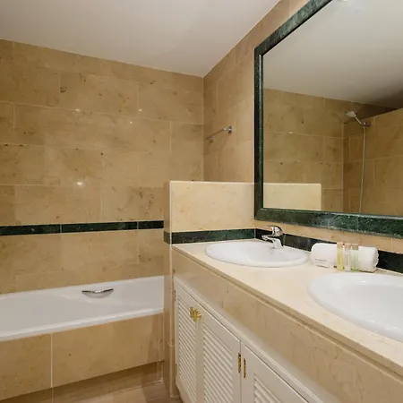 Apartment Newly Renovated With Large Private And Glazed Terrace, Close To The In Elviria, East Marbella