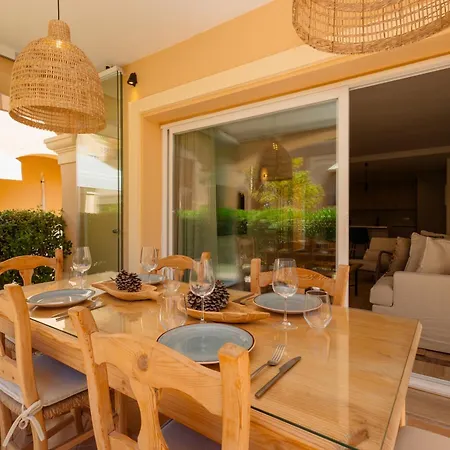 Newly Renovated With Large Private And Glazed Terrace, Close To The In Elviria, East Marbella
