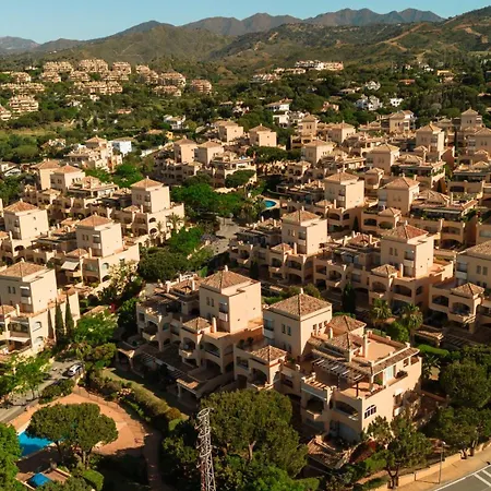 Newly Renovated With Large Private And Glazed Terrace, Close To The In Elviria, East *
