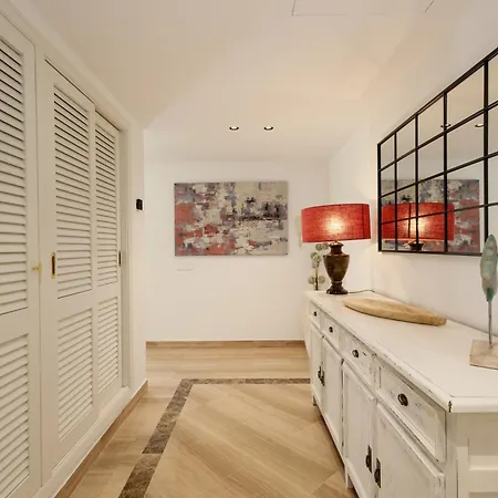 Apartment Newly Renovated With Large Private And Glazed Terrace, Close To The In Elviria, East