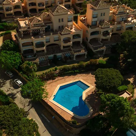 Apartment Newly Renovated With Large Private And Glazed Terrace, Close To The In Elviria, East *