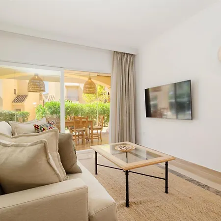 Newly Renovated With Large Private And Glazed Terrace, Close To The In Elviria, East Apartment