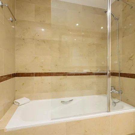 Newly Renovated With Large Private And Glazed Terrace, Close To The In Elviria, East Apartment Marbella