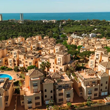 Apartment Newly Renovated With Large Private And Glazed Terrace, Close To The In Elviria, East