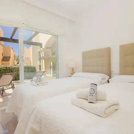 Newly Renovated With Large Private And Glazed Terrace, Close To The In Elviria, East Apartment